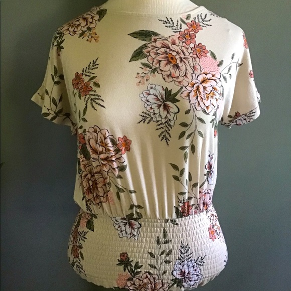 Suzy Shier floral top - Picture 1 of 7